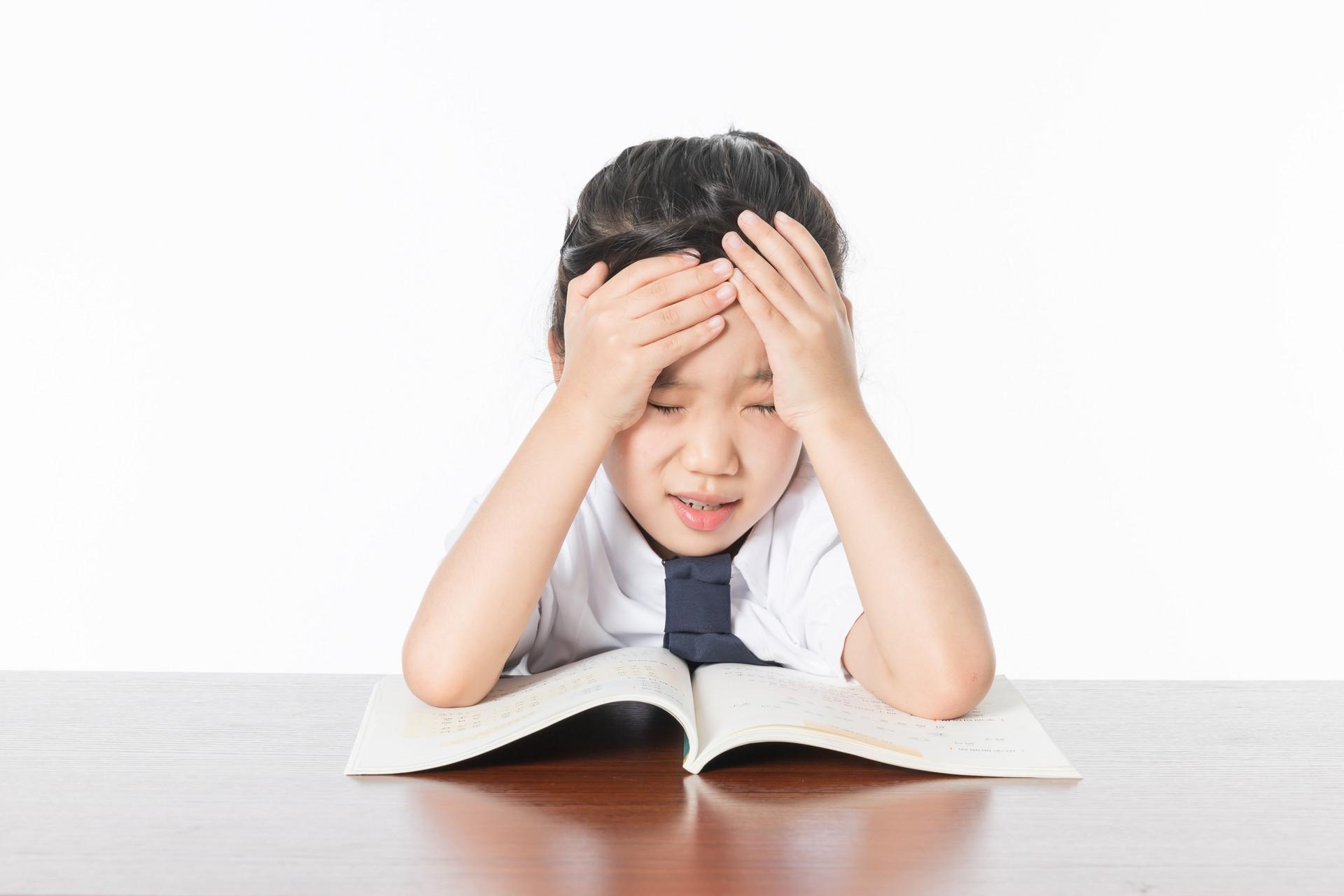 因成绩焦虑的小学生家长忽略了孩子情商的发展错过成长黄金期