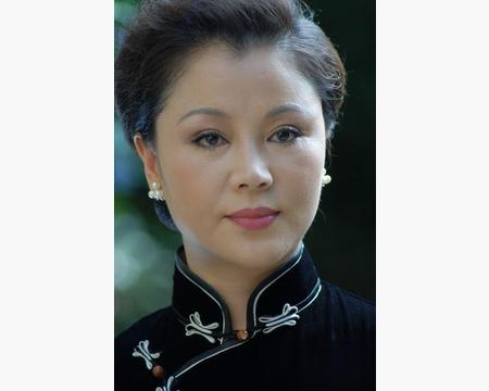 她曾是著名女星,惨遭丈夫出轨家暴,今54岁与儿子相伴变女强人|于小慧