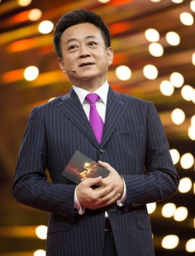 他们是央视著名主持人,台前是搭档,生活之中居然是夫妻!