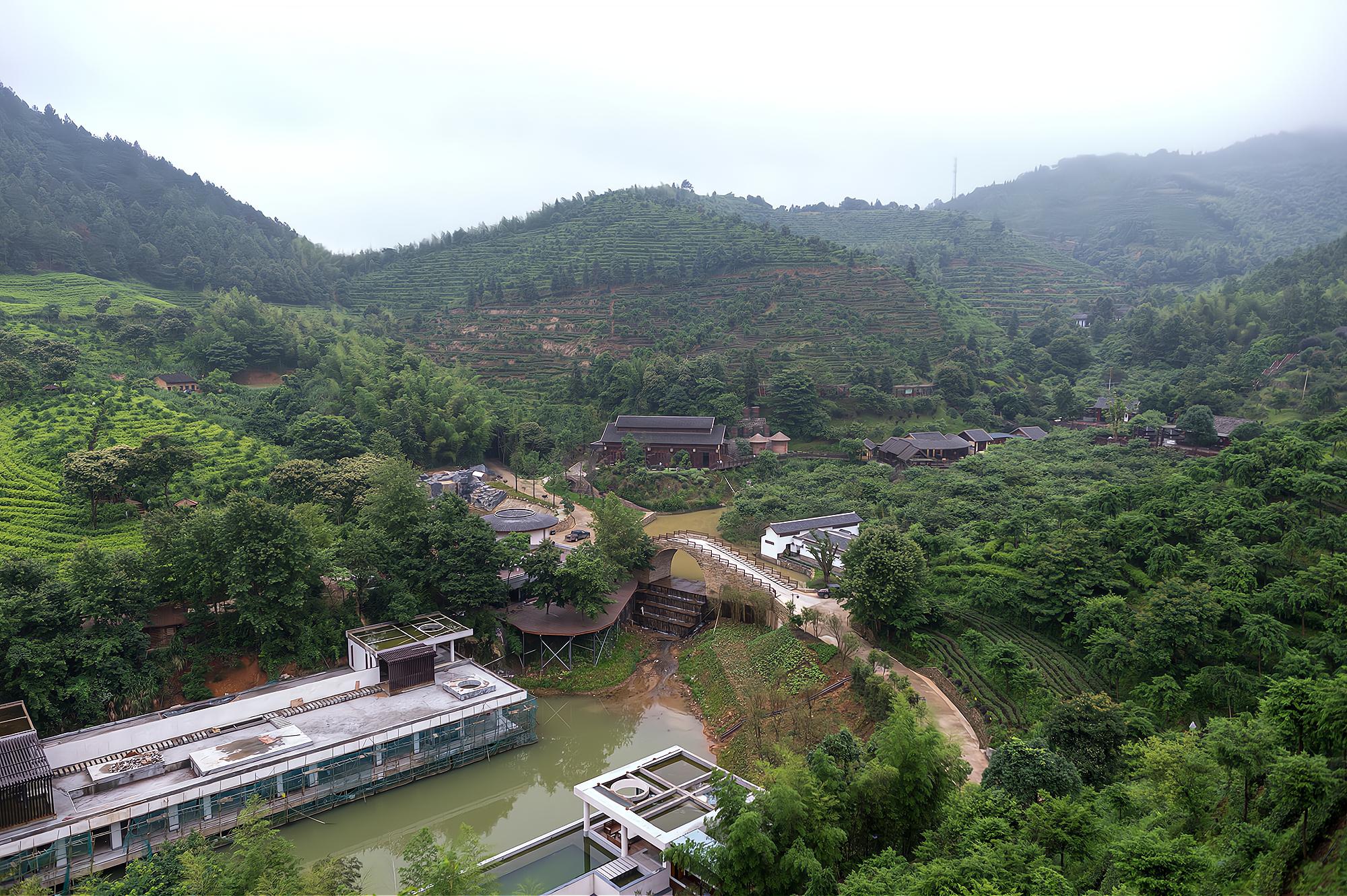 虔心小镇,藏在赣州龙南山中的风情小镇,景色美若"世外桃源"