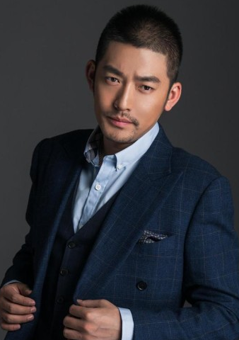 张博曾是马伊琍的前男友,据说当时张博和马伊琍在一起时,文章不惜与