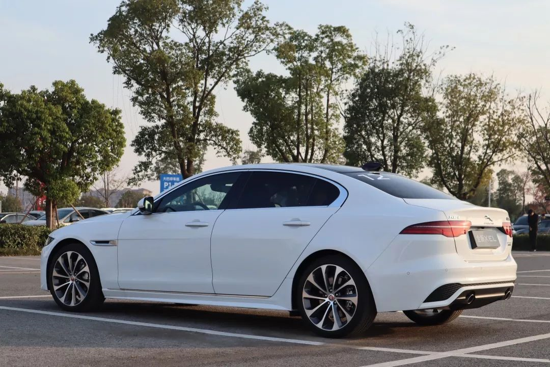 捷豹xel已跌至24万多200马力起难道不比a4l香吗