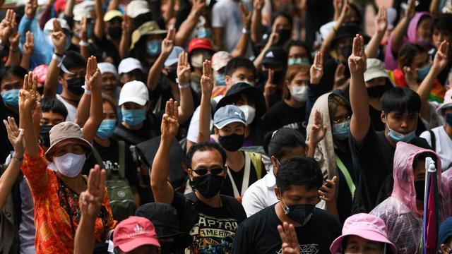 泰国爆发大规模抗议,数万民众涌上街头,要求总理下台,王室改革休闲区蓝鸢梦想 - Www.slyday.coM 泰国爆发大规模抗议,数万民众涌上街头,要求总理下台,王室改革休闲区蓝鸢梦想 - Www.slyday.coM