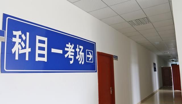 科目二绵竹汽车驾驶人考场的科目二考场特别宽敞,包括3个倒车入库点,3