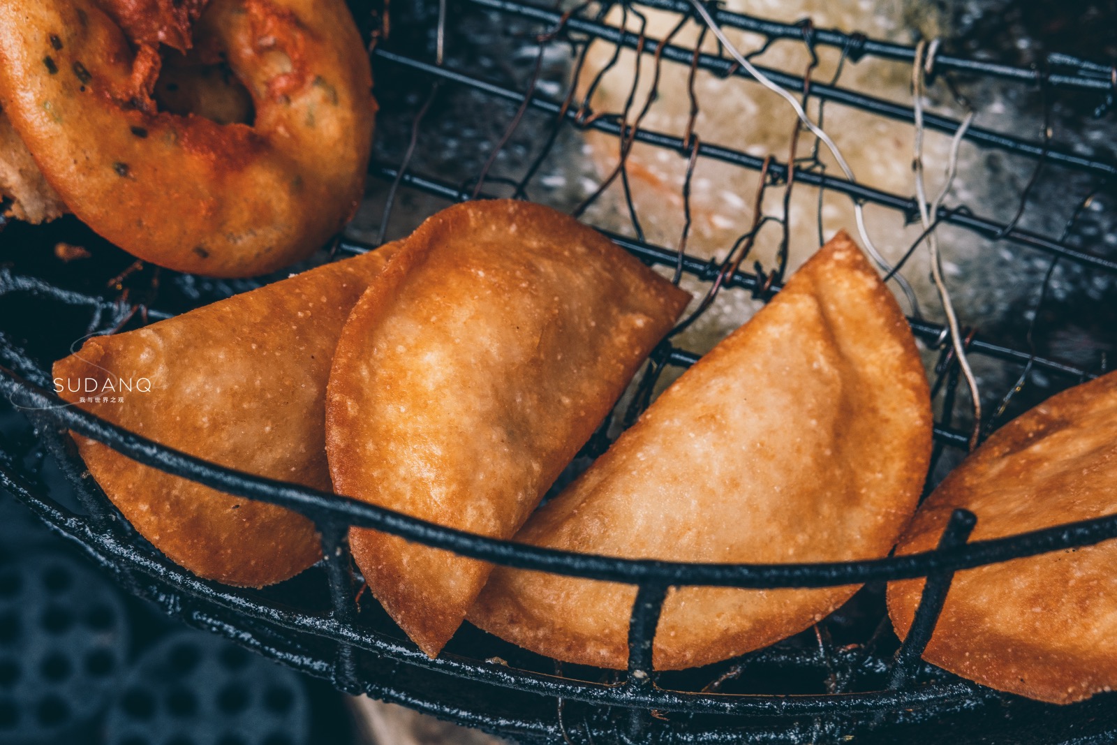 "热干面,糊米酒,豆皮,煎包,面窝,油饼,油条,牛肉粉,鸡冠饺,炒面,炒粉