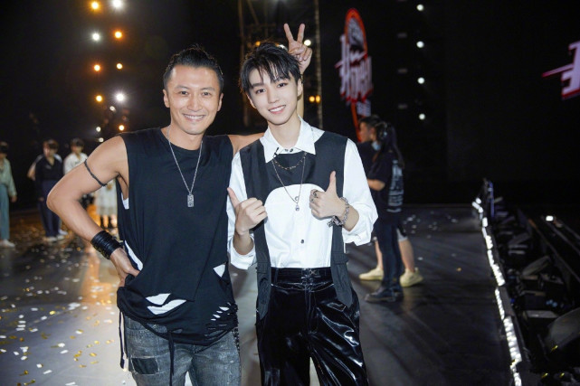 生日互动不按套路谢霆锋是黄晓明之后王俊凯的又一个忘年交