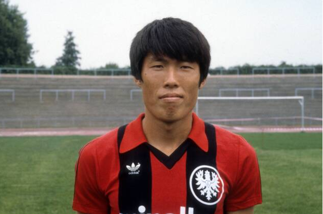 孙兴慜追平车范根进球纪录,单场4球创7大新纪录,第100球在呼唤