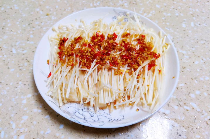 超好吃的蒜蓉金针菇,5块钱就可以做一大盘,简单又下饭