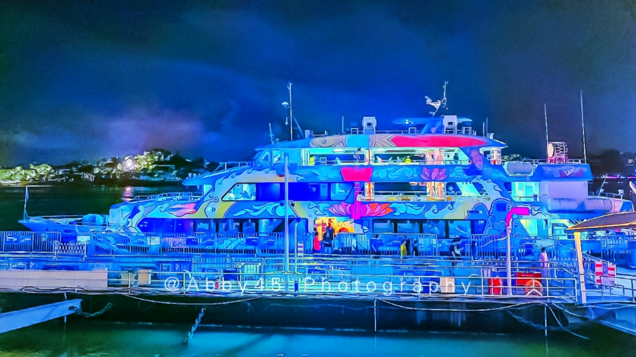 厦门最新玩法全国首创海上灯光秀坐船感受现实版大鱼海棠浪漫