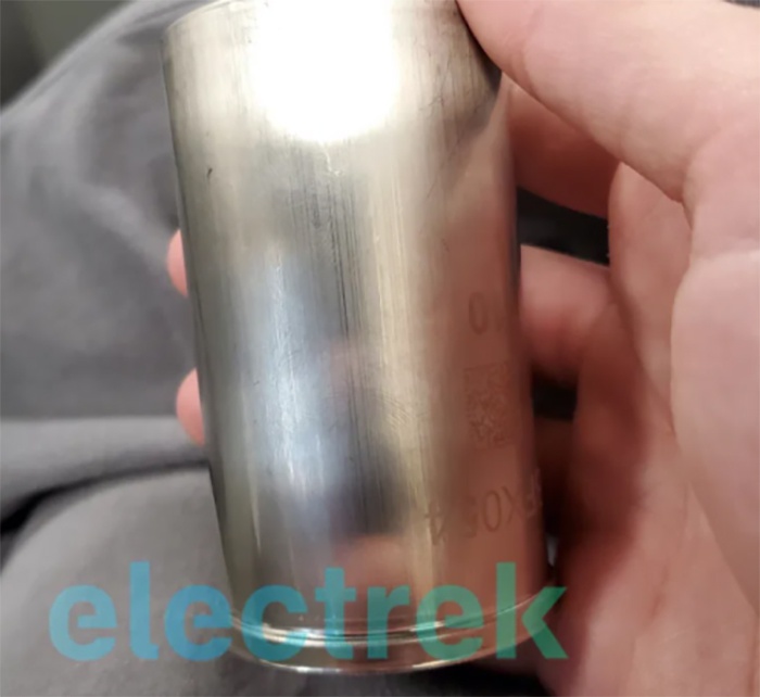 特斯拉之前就已经溢价55%收购了全球领先的超级电容器制造商maxwell