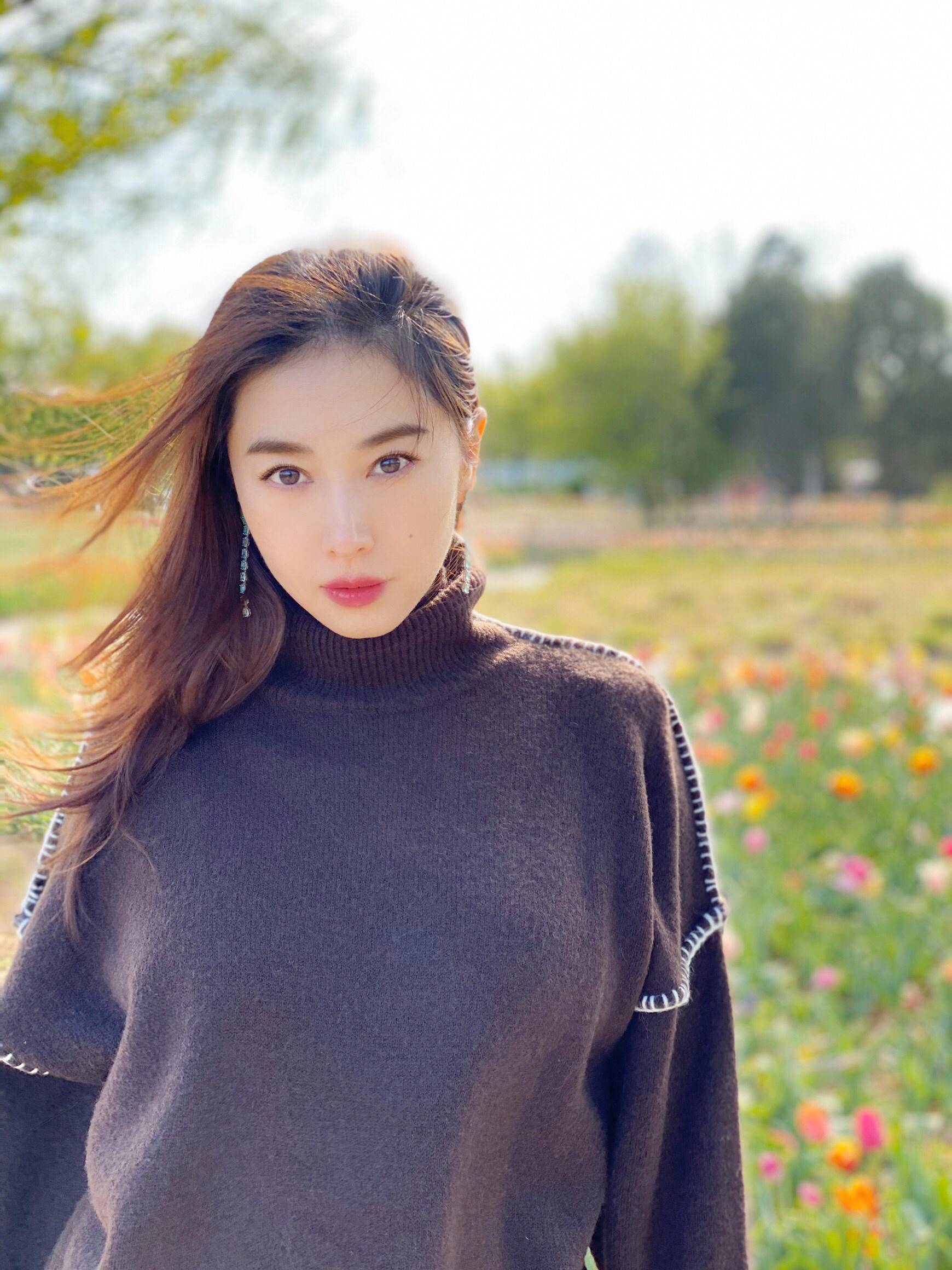 恭喜贾晓晨生日晒疑似怀孕六个月照片曾被网友称是最强发电机