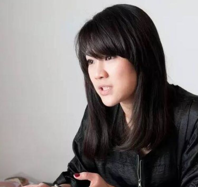 秘密探班老公身材超好,夫妻低调无交流|齐芳|钟汉良|谢易桦_新浪新闻