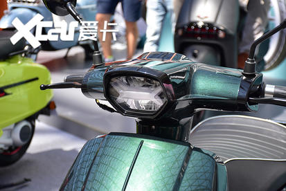 龙嘉复古踏板sixties 300i重庆摩展上市