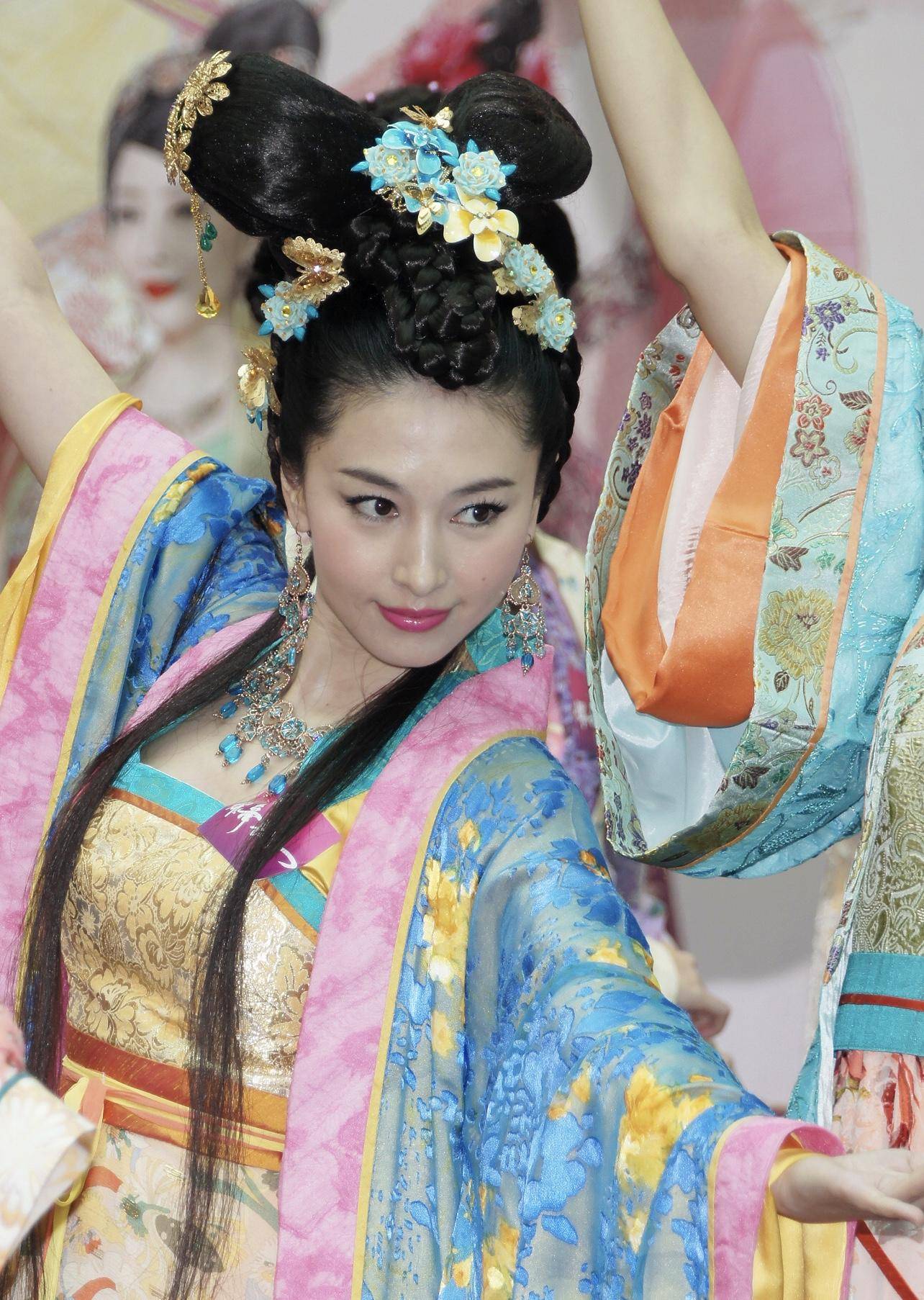 恭喜贾晓晨生日晒疑似怀孕六个月照片曾被网友称是最强发电机