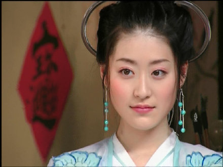 李卉李卉在《少年包青天Ⅱ》中饰演公孙策指腹为婚的未婚妻陆湘湘,本