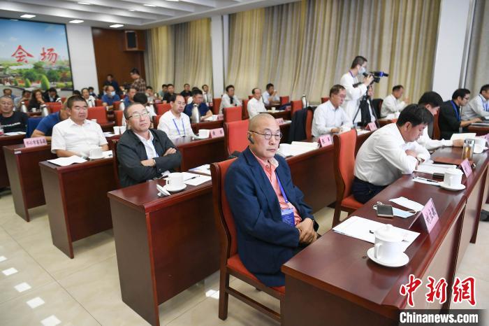 专家学者朔州“论”瓷。韦亮 摄