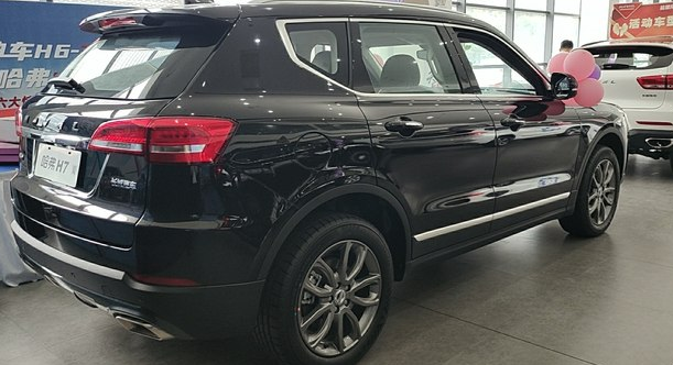 2021款哈弗h7到店,黑色涂装很大方,2.0t轰出385n.m,油耗7.7l