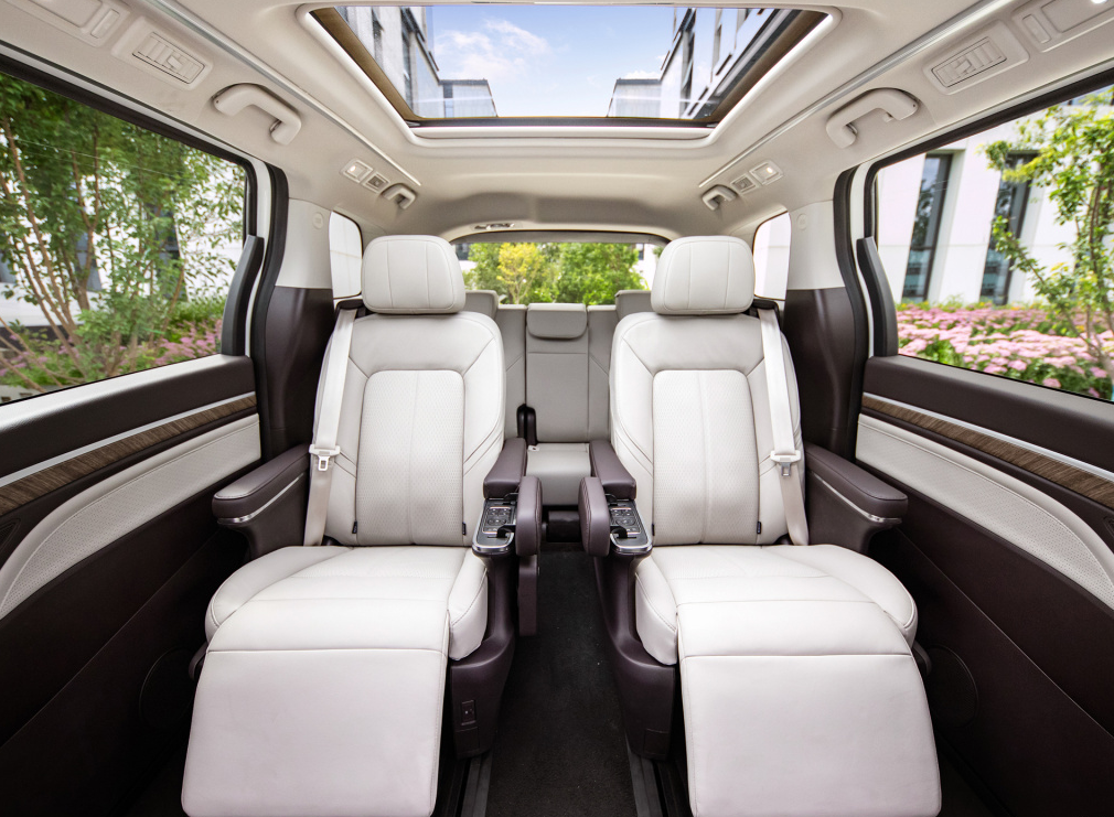 广汽传祺m8官图发布,外观内饰均有改变,将于北京车展亮相 !