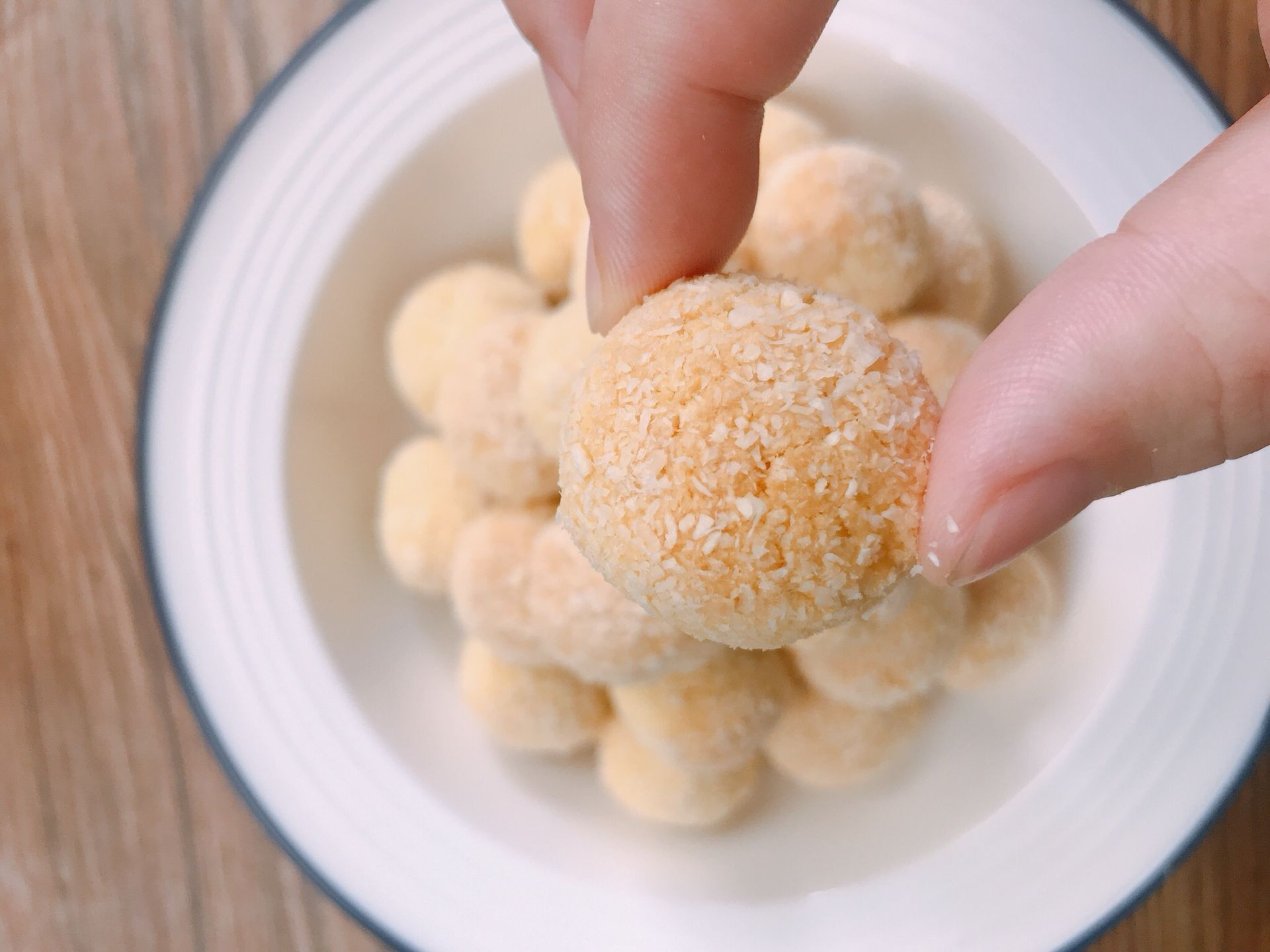 奶香椰蓉球,出乎意料的好吃,简单零失败,新手也能尝试