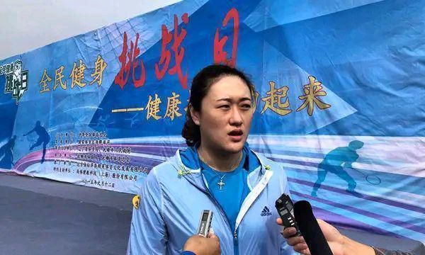 女排刘亚楠:两夺世界冠军,外号很独特,丈夫颜值超高