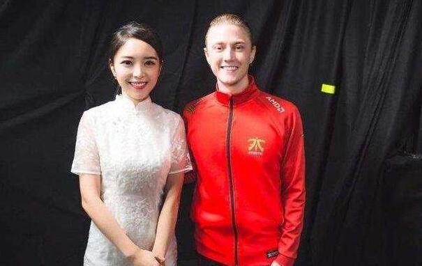 余霜录视频祝福欧成欧成把她当封面粉丝建议他们在一起