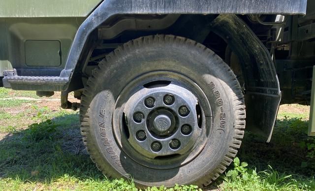 九十年代一汽平头柴解放ca1121j载重卡车