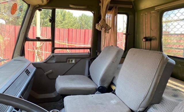 九十年代一汽平头柴解放ca1121j载重卡车