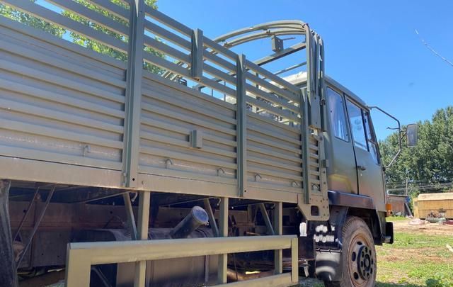 九十年代一汽平头柴解放ca1121j载重卡车