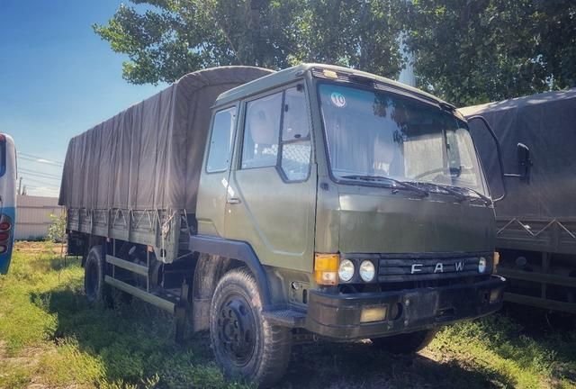 九十年代一汽平头柴解放ca1121j载重卡车