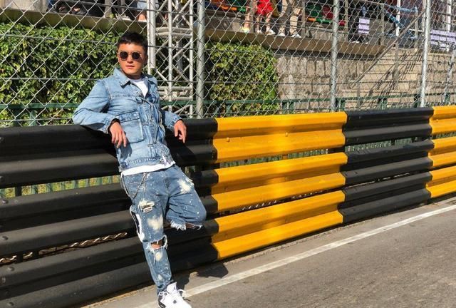 tvb小花为防男友遭邪花近身,拍剧全程盯场,"情敌"直言被吓到