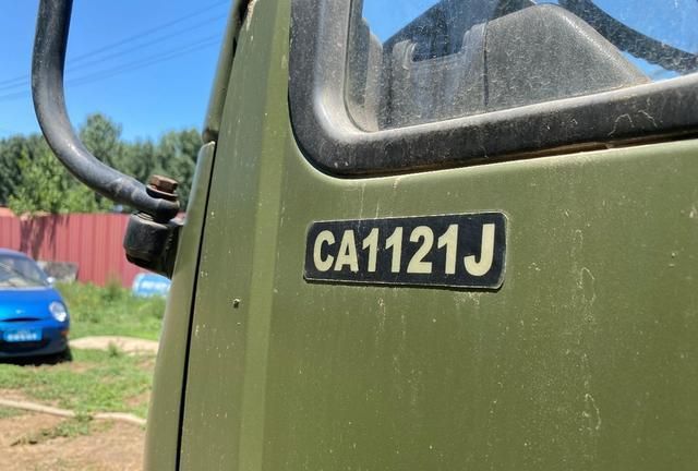 九十年代一汽平头柴解放ca1121j载重卡车