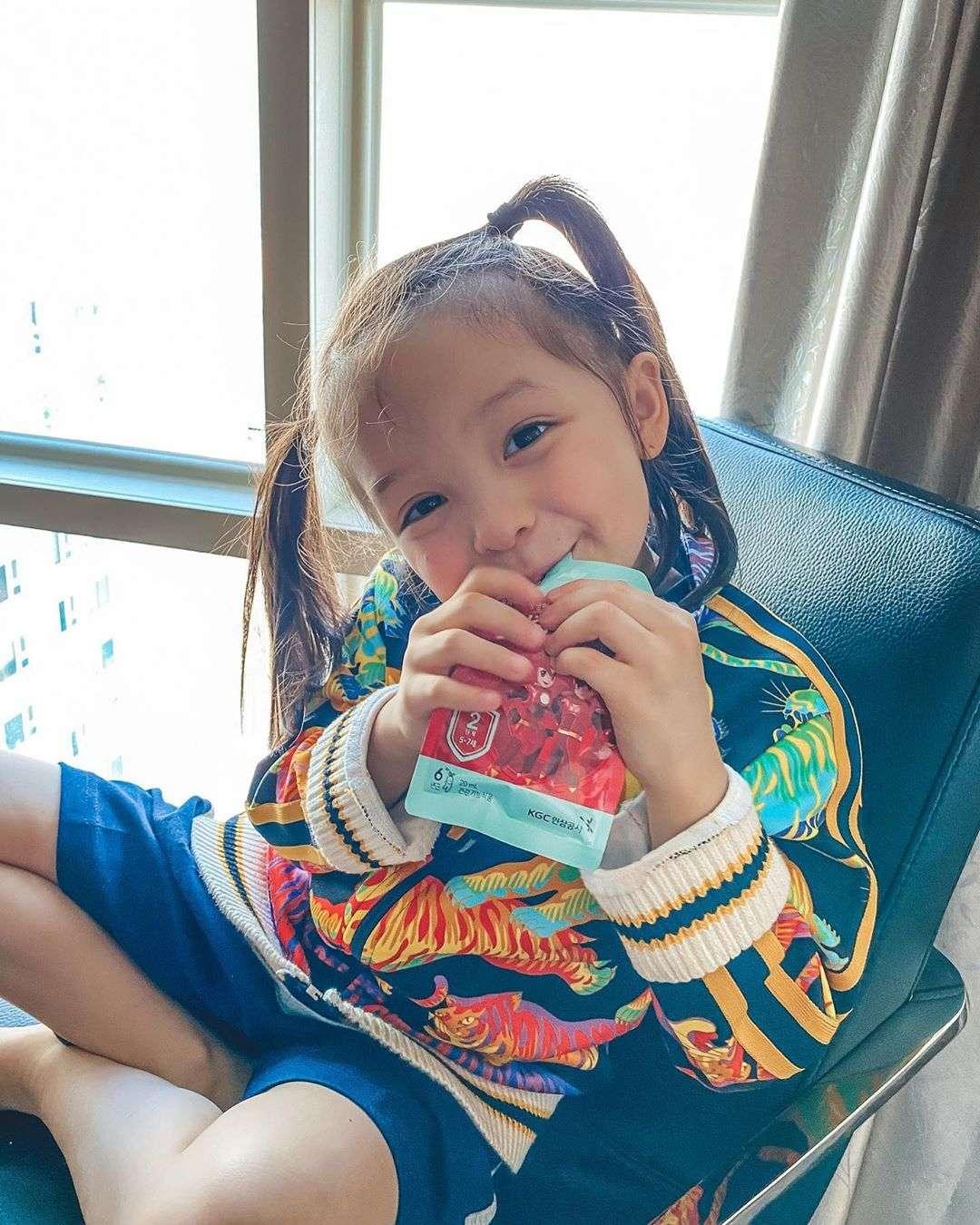 《超回》可爱混血姐弟娜恩建厚回来了!妈妈在油管公开姐弟日常