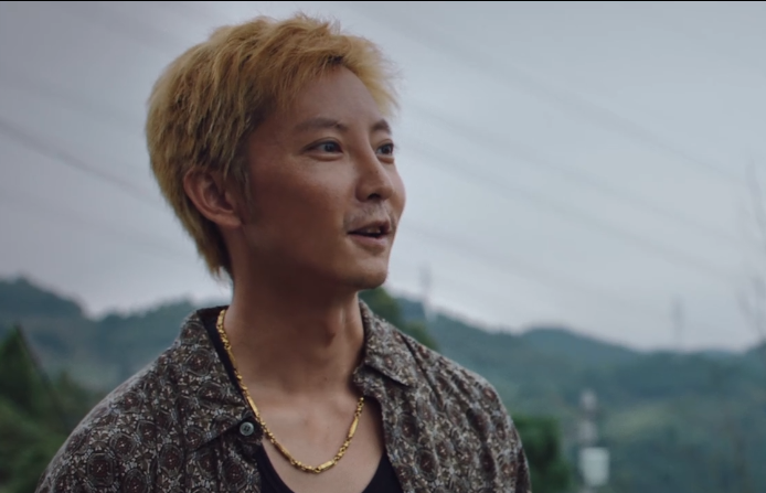 《沉默的真相》反派黄毛走红,被怀疑是真的混混,演员撞脸郭京飞