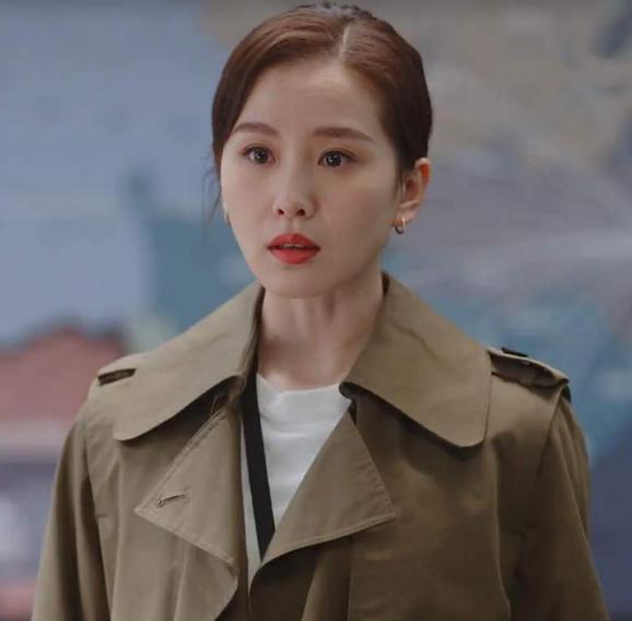 《亲爱的自己》打戏,刘诗诗拳打脚踢很飒,眼神却被猜疑