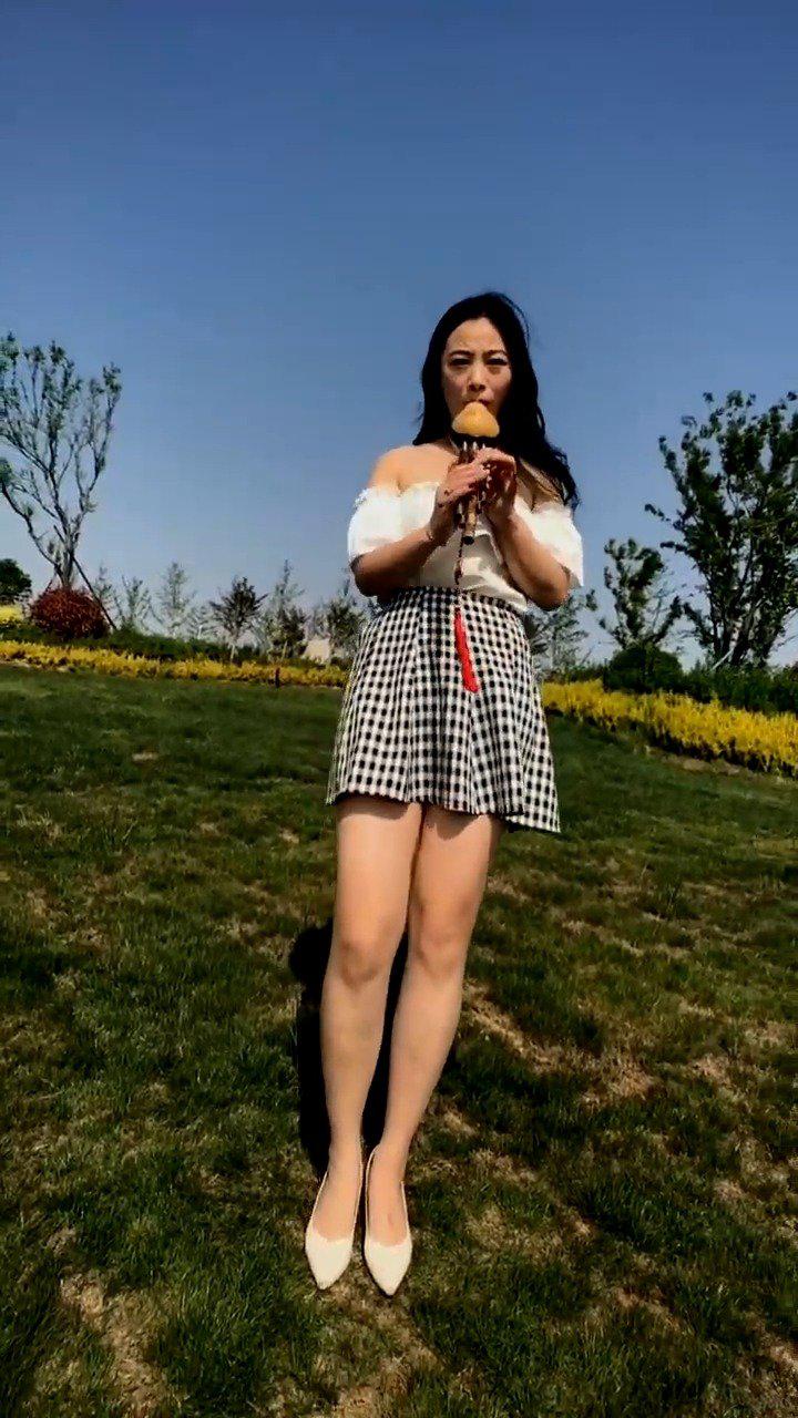 女歌手芯仪演唱dj版《飘雪》歌声优美动听