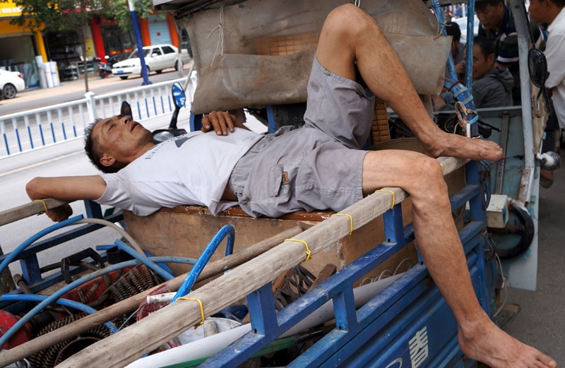 农民来回奔波打工,不觉得累,但回村住一段,就容易生病,为啥?