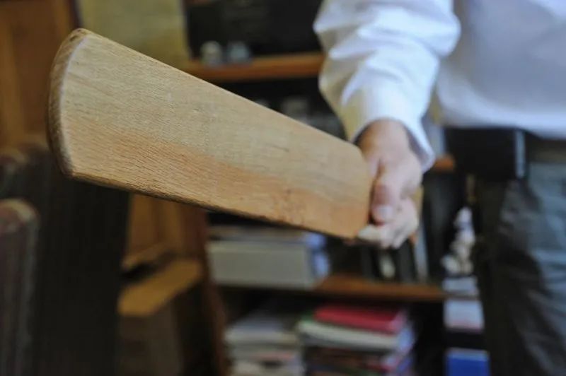14岁少年被母亲打耳光后跳楼，究竟是不该体罚还是不会体罚？休闲区蓝鸢梦想 - Www.slyday.coM