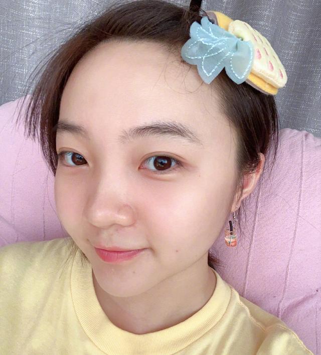 21岁林妙可晒近照,旗袍配宝石富态十足,与平时风格大不同!