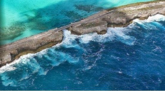 世界上反差最大的岛屿深海与浅滩的约会最佳的游玩地点之一