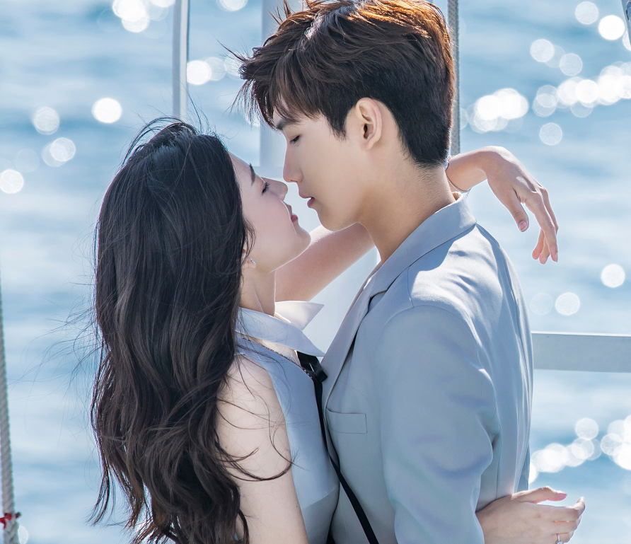 但要说起今年最火的先婚后爱,还要属邢昭林和梁洁再次合作的《你是我