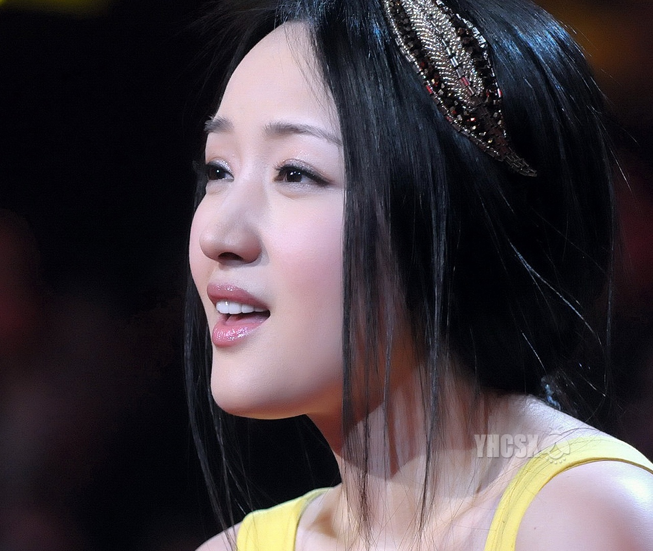 杨钰莹二十年后再现面部特写,高清镜头下,冻龄神话会破灭吗