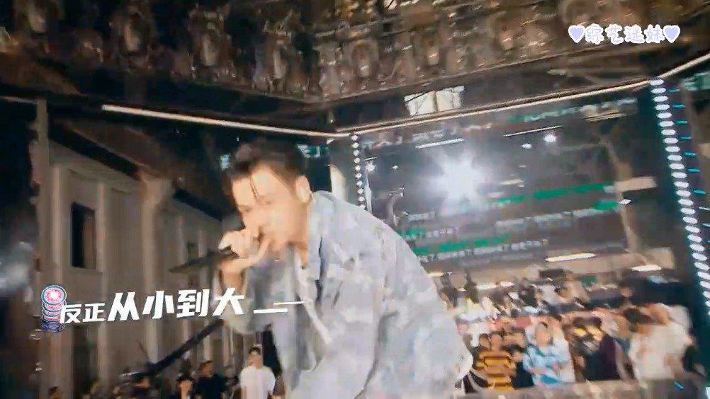 周密不愧是综艺之王 这段忘词让他笑死了_新浪新闻