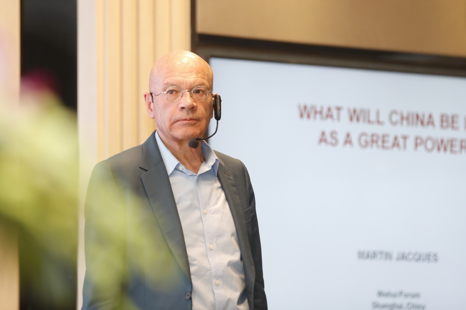 英国教授做出解答,优越感在作祟?