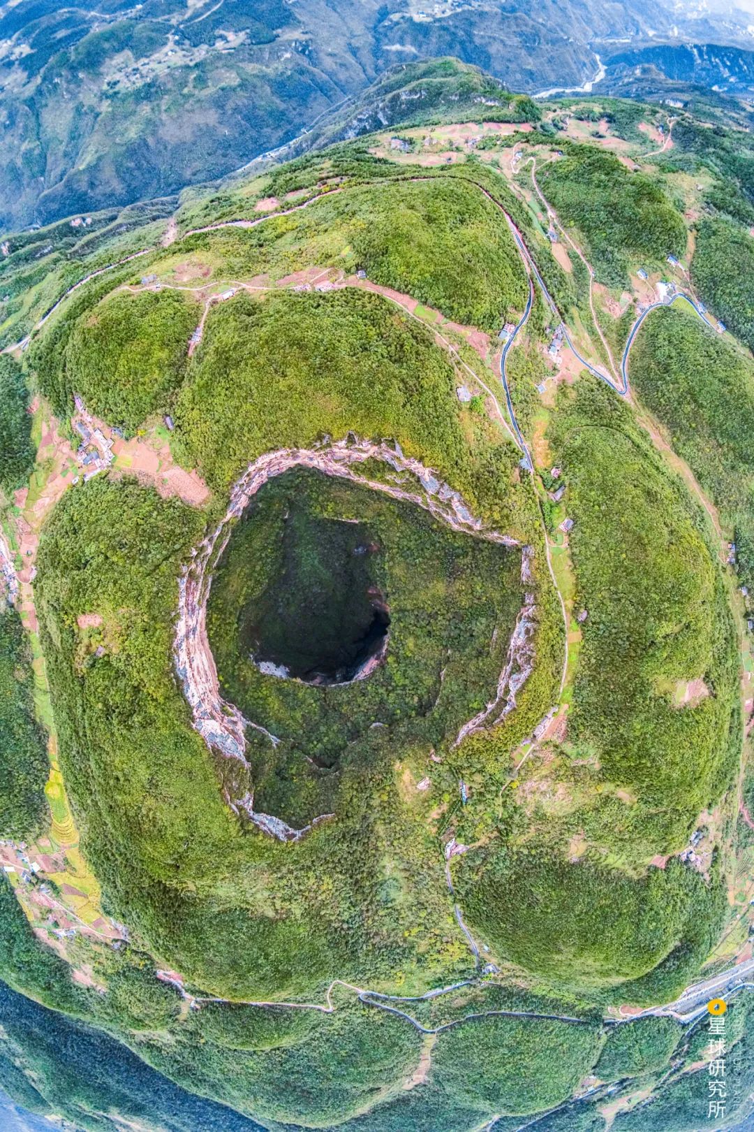 奉节小寨天坑 王正坤 摄