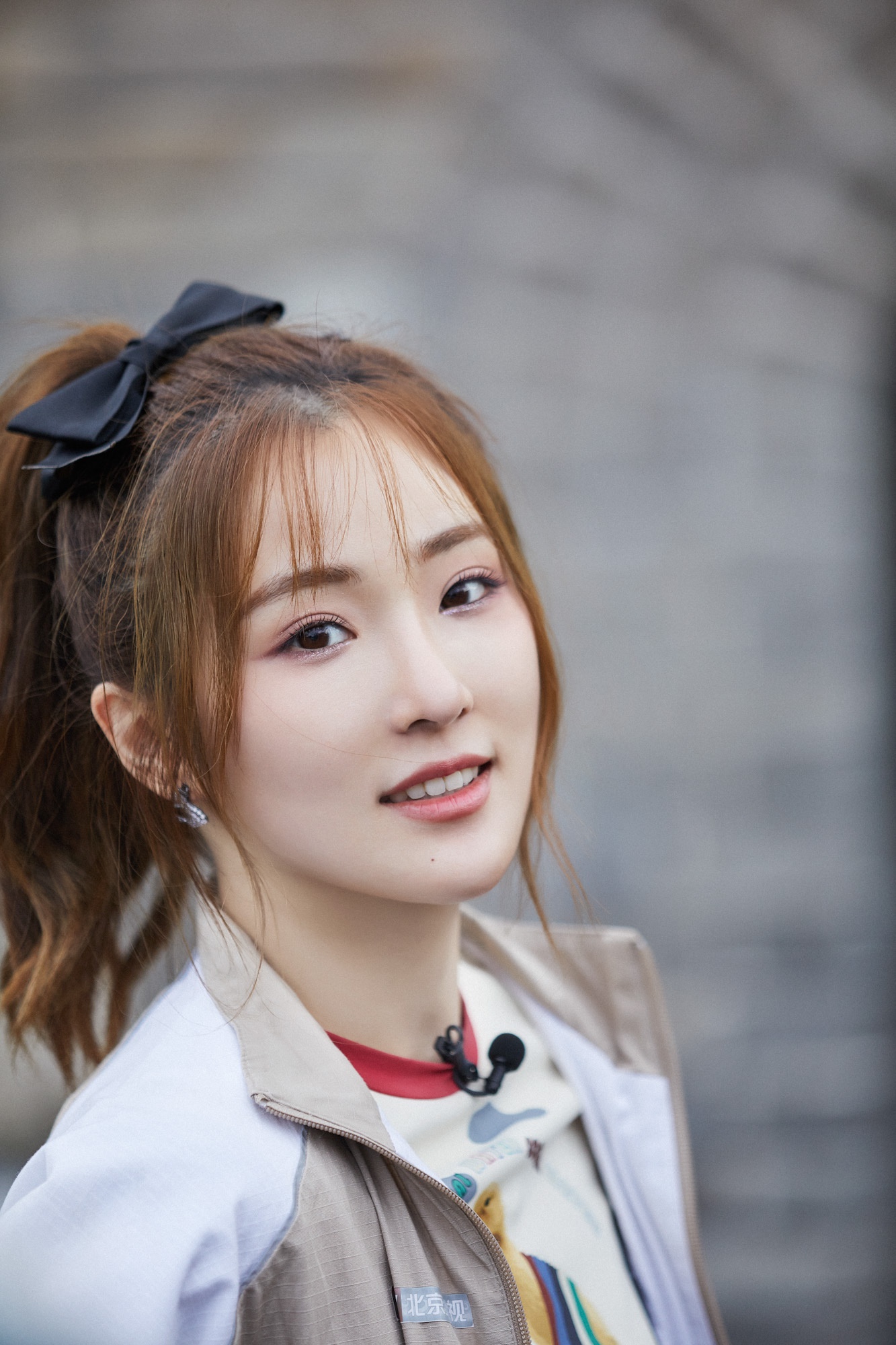 少女"于苗苗;在电视剧《老酒馆》中,她是复杂深刻的小棉袄,搭档陈宝国