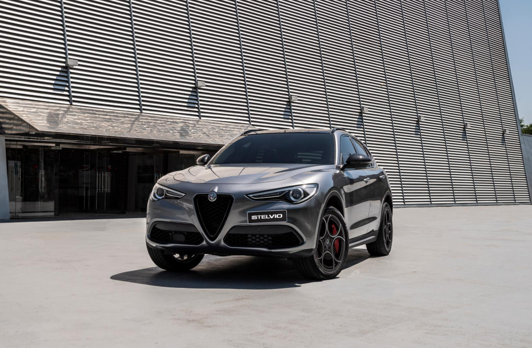阿尔法·罗密欧giulia stelvio黯夜魅影限量版上市