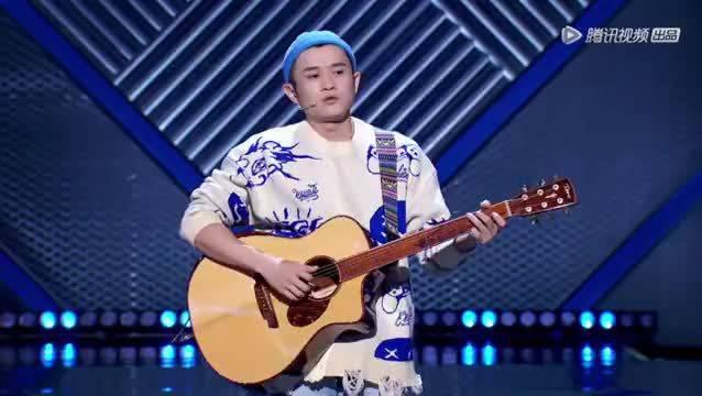 《脱口秀大会》总决赛,王勉这段太过瘾了,他都对你不好了,为什么要对他客气呢,世界以痛吻你……_新浪新闻