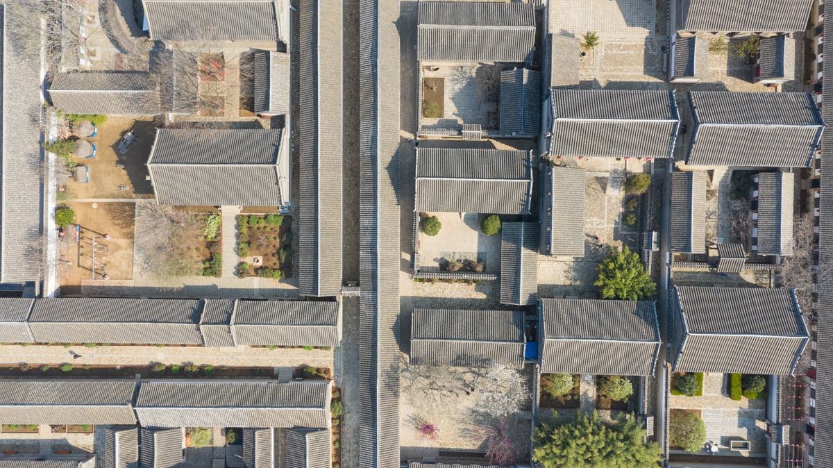 比龙口的丁氏庄园更加知名,游客也多了不少,叫做牟氏庄园