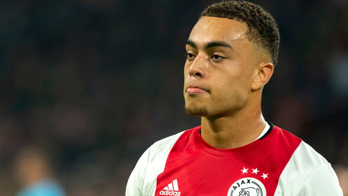 巴萨与阿贾克斯达成协议,戴斯特2000万欧加500万浮动加盟