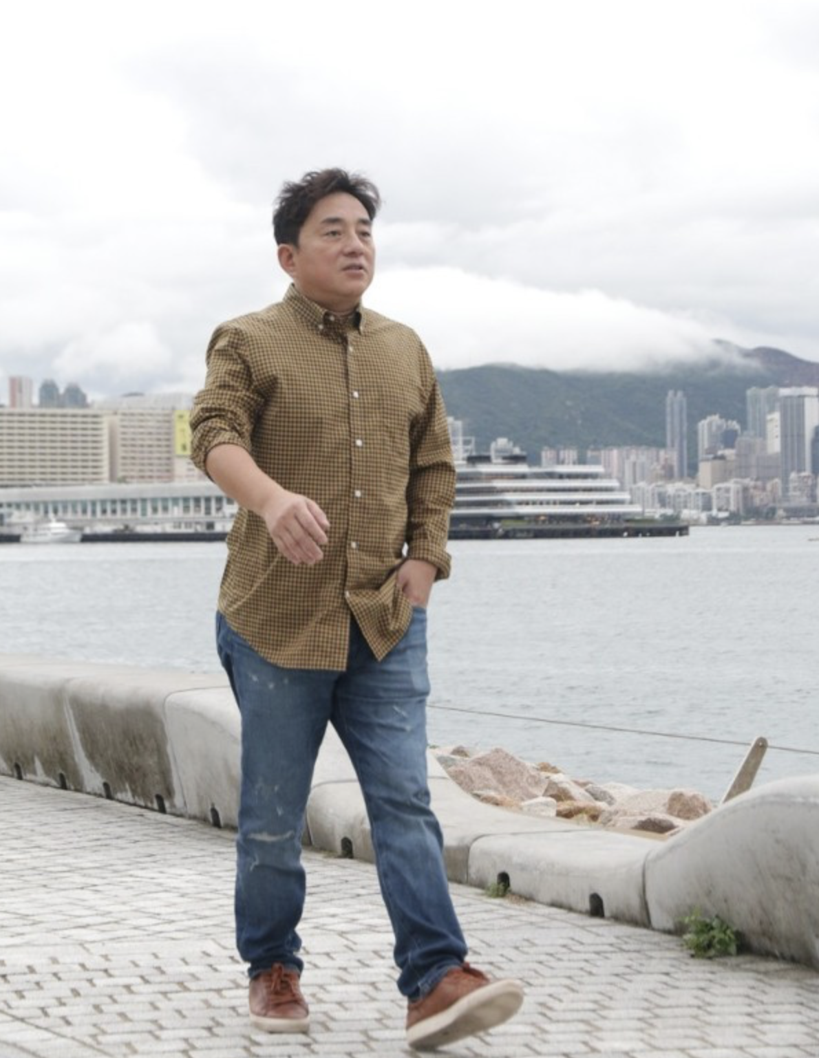 56岁吕方公开做父亲感受难掩喜悦女儿尚未满岁已有意追生儿子